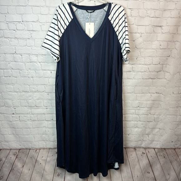 BloomChic Navy & White Striped Raglan Sleeve Pocket Dress Plus Size 1X - Picture 2 of 6